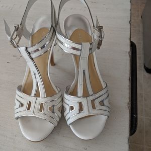 Gianni Bini white heels 9.5 platform heels